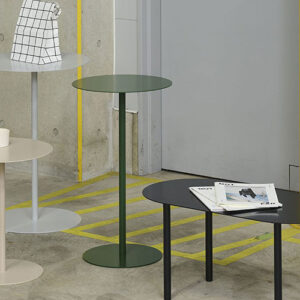 空間にアクセントを。スチール家具5選